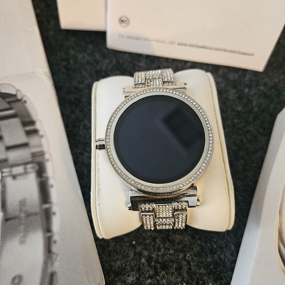 Michael Kors  Acces - Picture 2 of 10